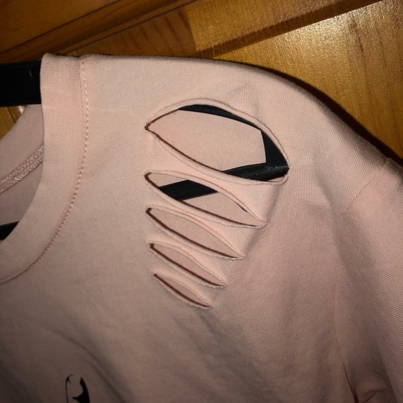 🔴SOLD🔴NWOT ROMWE Pink Hand-Horn Graphic Crop Top - Picture 7 of 9